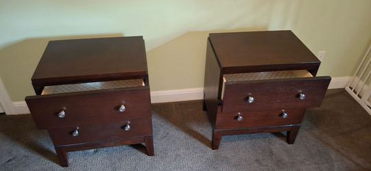 2 matching night stands