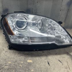 2009 2010 2011 Mercedes-Benz ML350 ML500 Right Passenger Side Headlight OEM