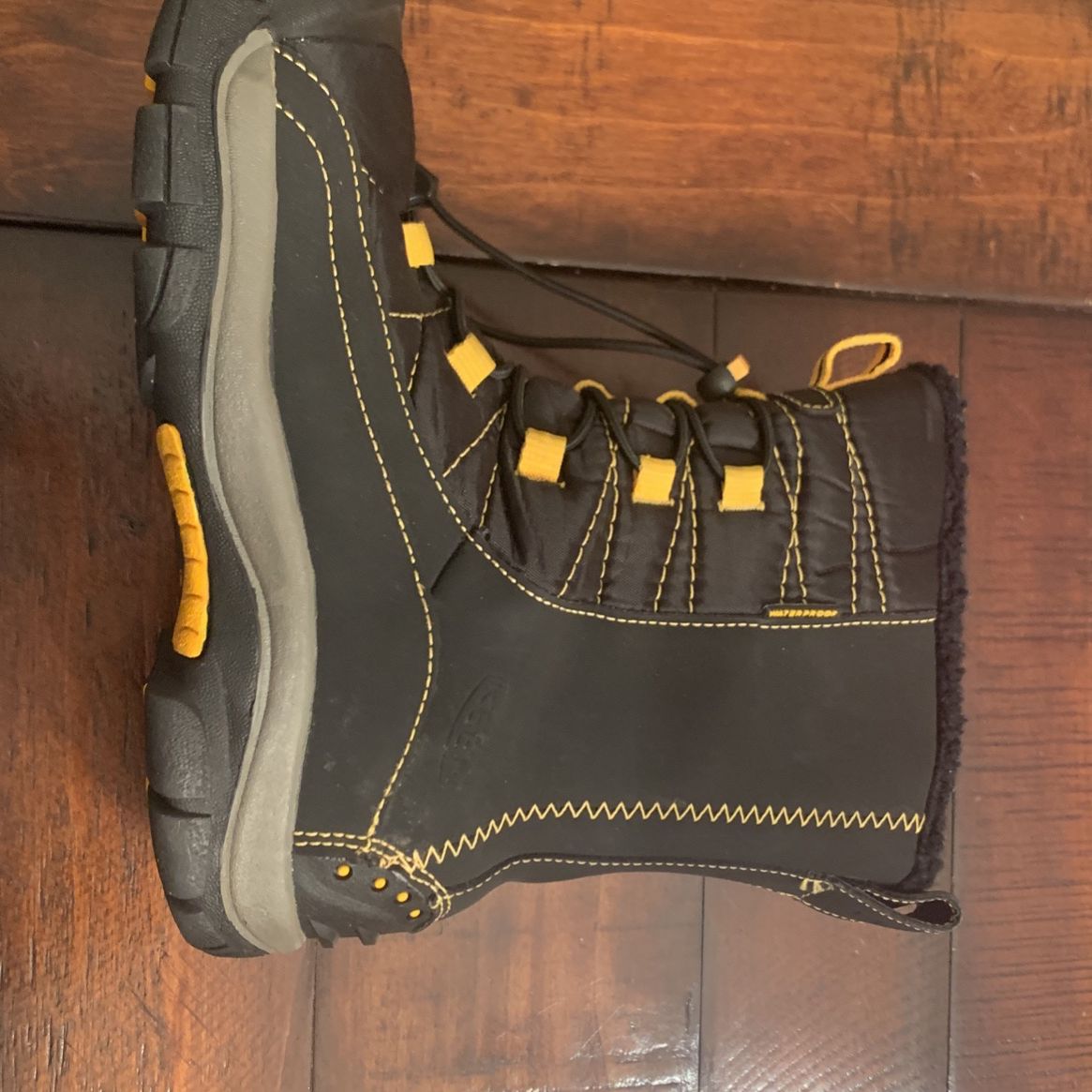 Keen Boots Size 6