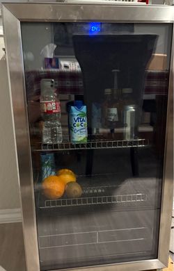 INSIGNIA - 115-CAN BEVERAGE COOLER - STAINLESS STEEL MODEL: NS-BC115SS9 Mini fridge / cooler