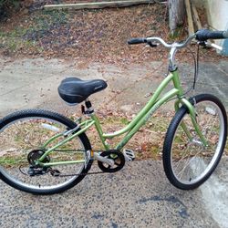 Beautiful Raleigh Venture In Like New Condition Ready To Ride 