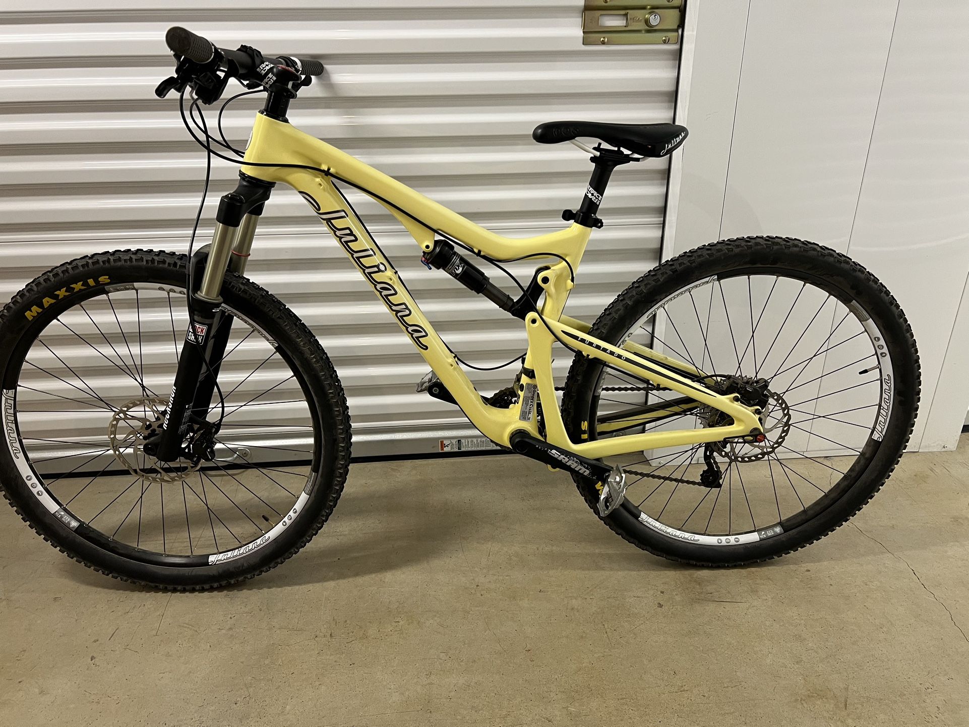 Juliana Furtado Carbon S Medium - low miles, low wear/tear
