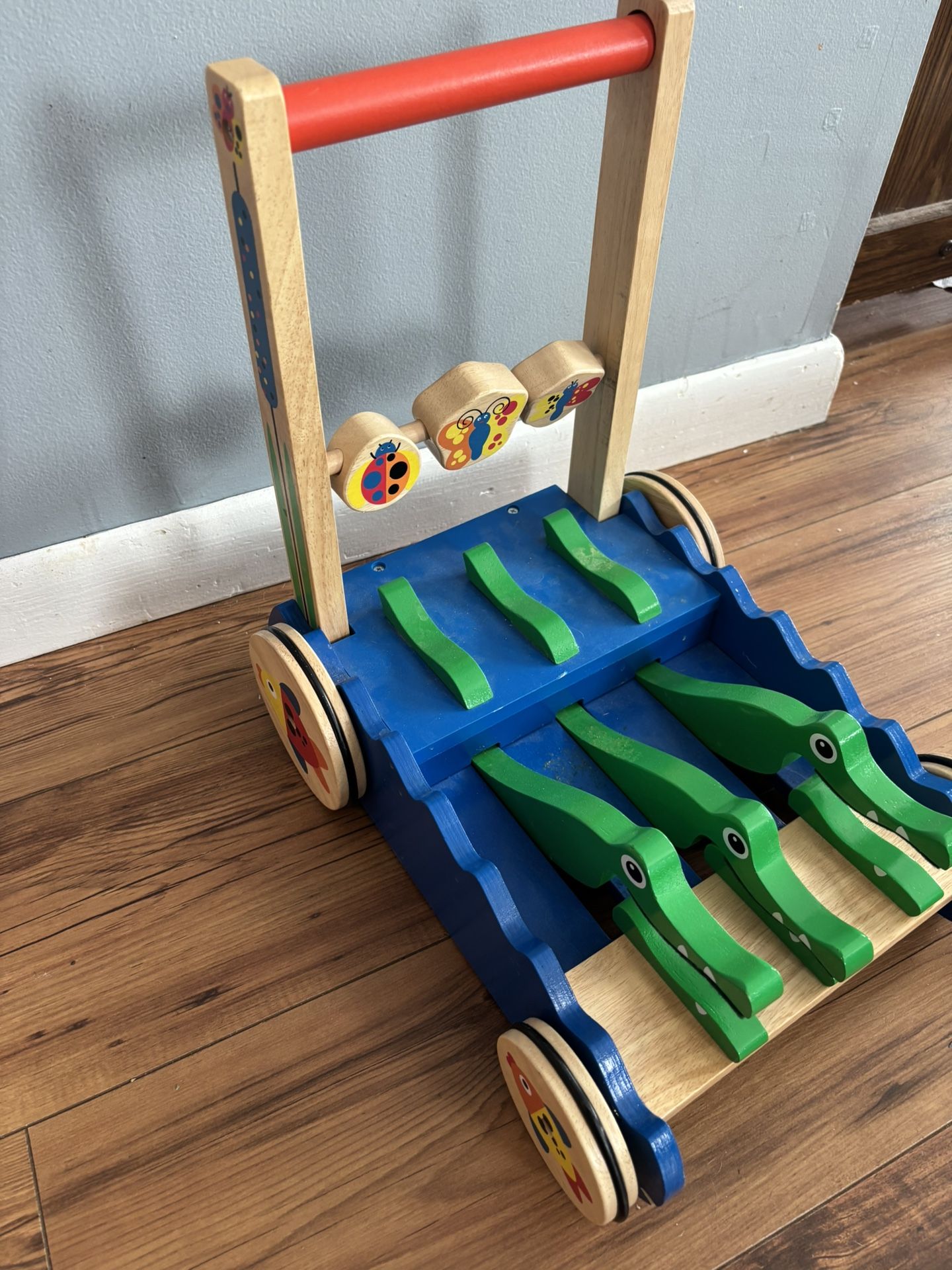 Melissa & Doug Deluxe Chomp and Clack Alligator Wooden Push Toy