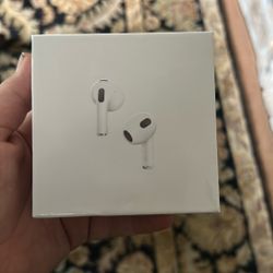 AirPods  (Need Cash Soon)
