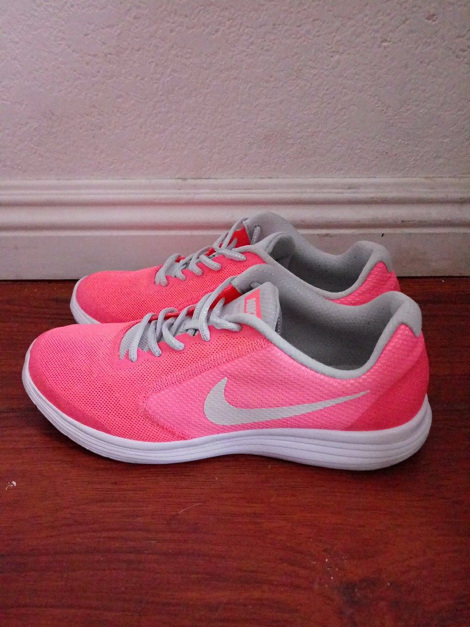 Nike shoes size 7y or 7 in women