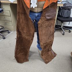 💯% LEATHER GRAIN COWBOY CHAPS BRAND NEW WITH DOUBLE BELTS AND SIDE ZIPPERS TOO