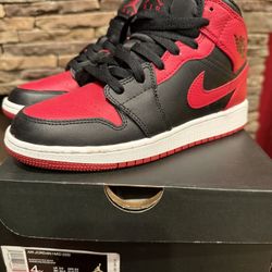Air Jordan 1 Mid GS Black/GymRed-white 4Y