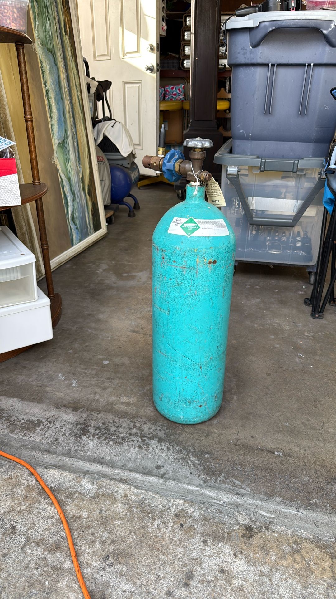 HELIUM TANK 