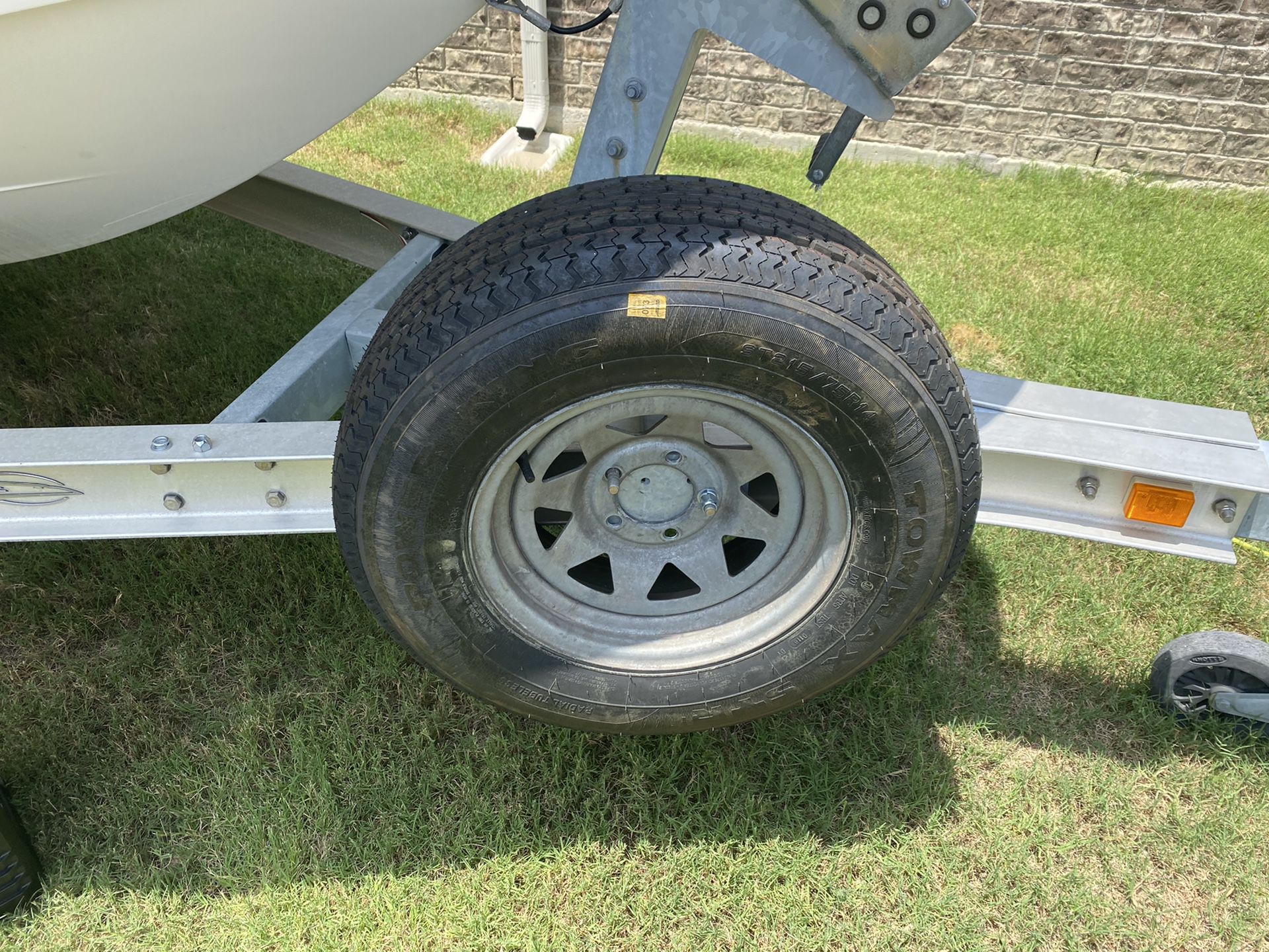 Set of 5 trailer rims and tires ( 215/75/D14 )