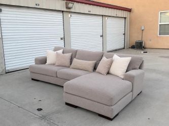 ASHLEY Clean Modern Sectional Couch – Pet Free & Smoke Free
