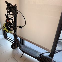 Segway Max G2 Electric Scooter – Like New (Barely Used)