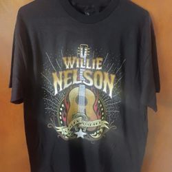 New**** Willie Nelson ***Large Shirt 