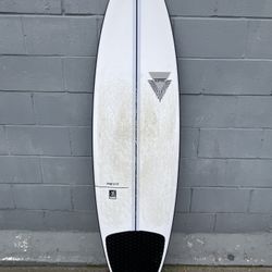 Tomo Revo Surfboard (5’9)