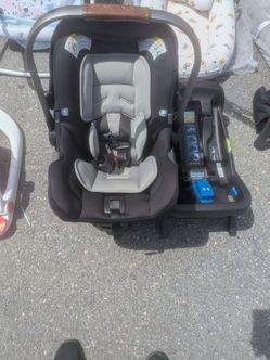 Nuna Pipa infant car seat with two car bases