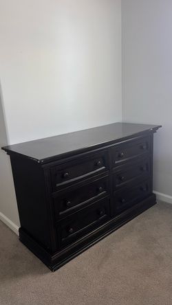 Baby Appleseed 6 drawer dresser