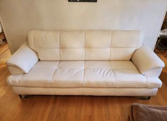 Ashley furniture White perfect leather couch excellent condition and very comfortable!!