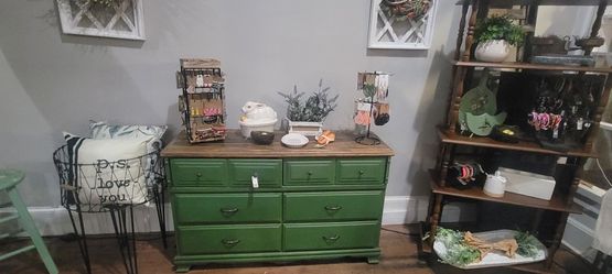 Beautiful Dresser / BUFFET