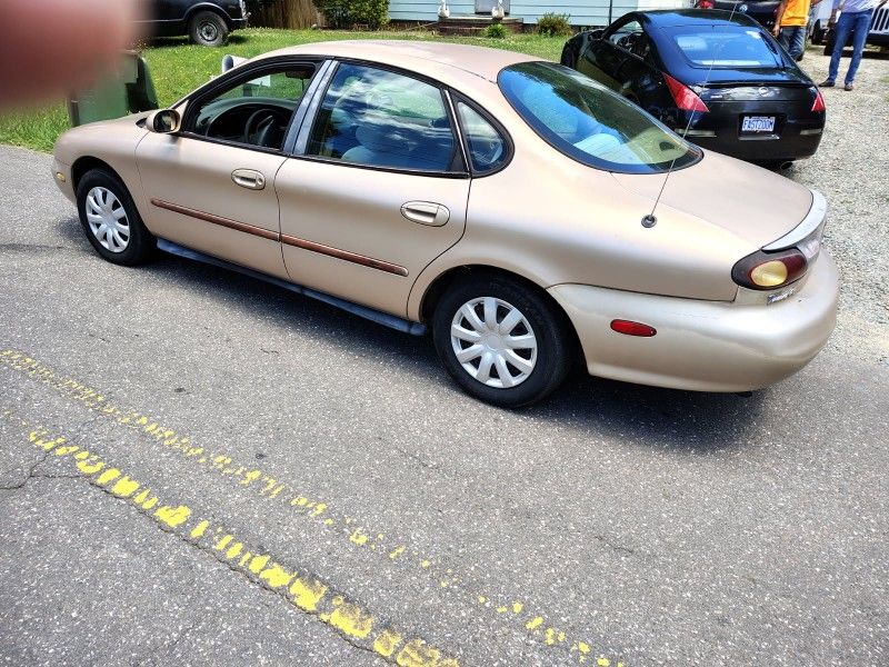1995 Ford Taurus