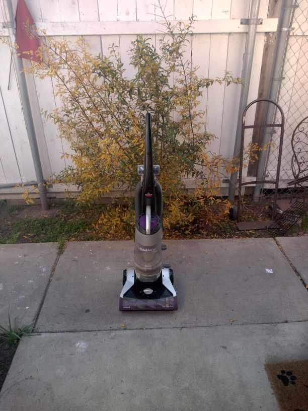 Bissell Cleanview Pet Vacuum Cleaner.