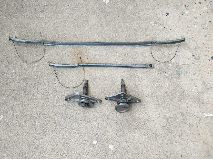 1986-93 Volvo 240 Windshield Wiper Assembly For Sale 