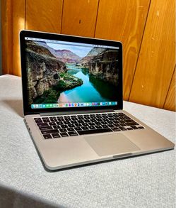 Apple MacBook Pro 13” Retina i5/8GB/256GB SSD $180