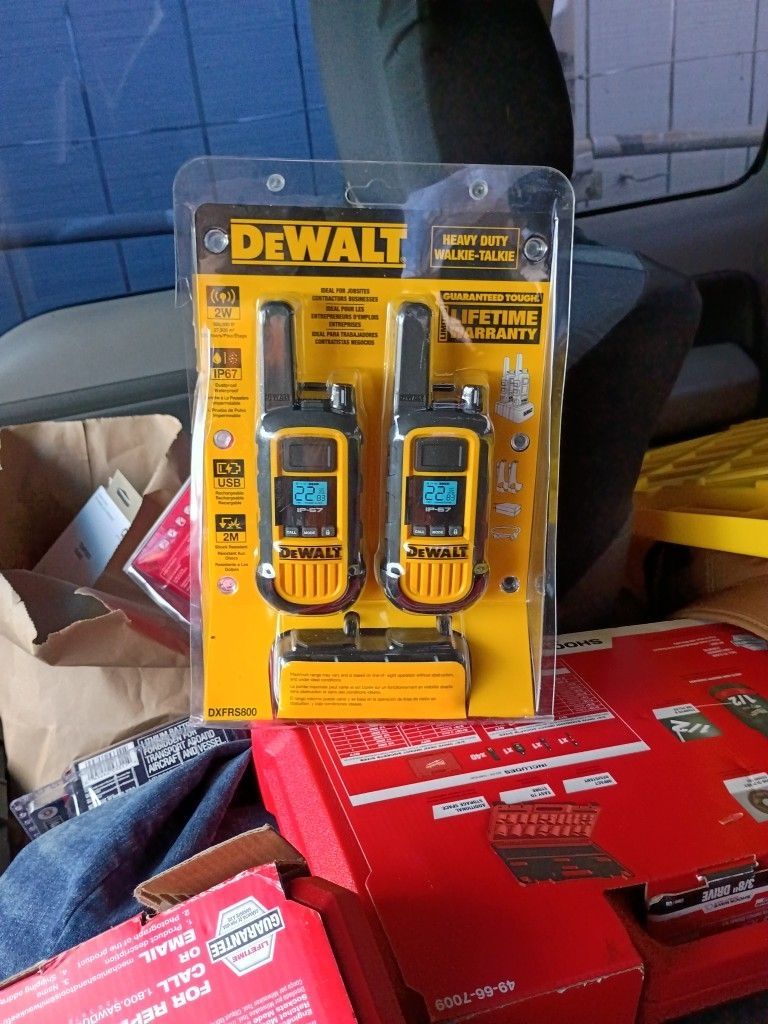 DEWALT HEAVY DUTY WALKIE TALKIE
