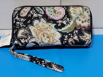 Women's Wristlet Wallet $3 (One Available)