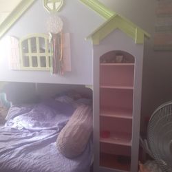 Girls playhouse bed & Matching Dresser