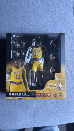 Mafex Lakers LeBron James