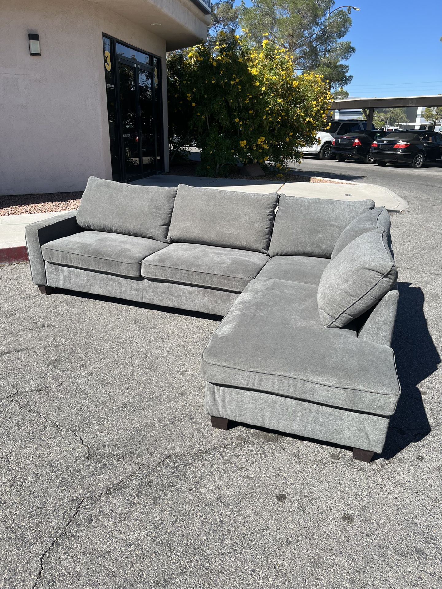 🛋️ 2-Piece Gray Living Spaces Sectional ($10 Delivery )