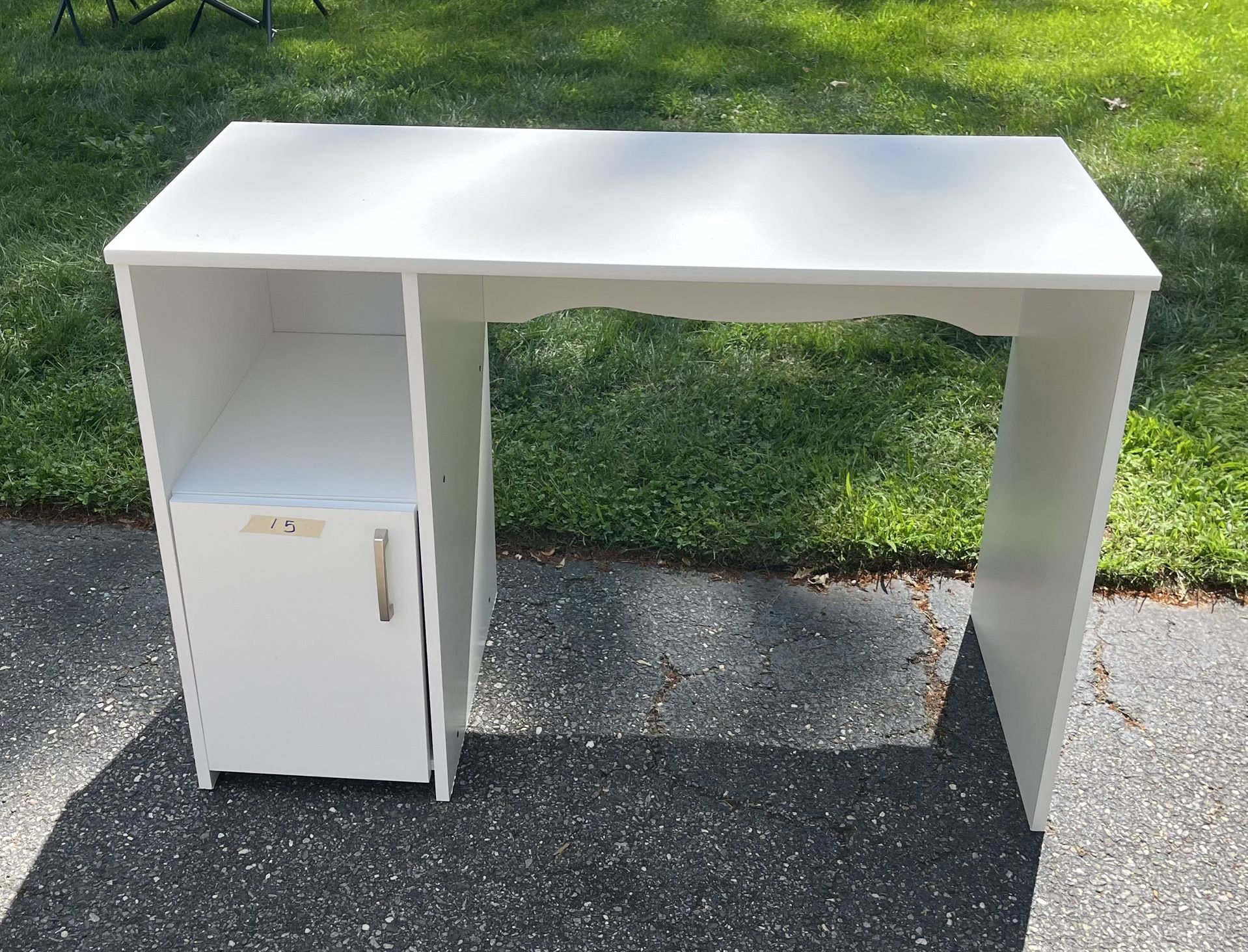 White Desk 
