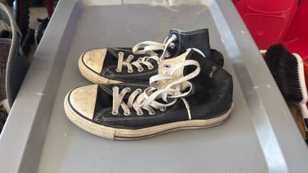 Converse all star classic style.