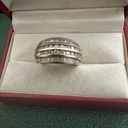 Ladies 10 K Solid Yellow Gold Diamond Ring Sz 7