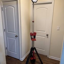 M18 18-Volt Lithium-Ion Cordless Rocket Dual Power Tower Light (Tool-Only)