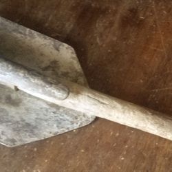 US Army Issue Vietnam airer  Shovel With A Spot On The Other Side