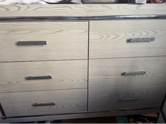 Dresser drawer
