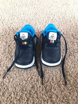 NIKE JUST DO IT CHILD SIZE 6 C