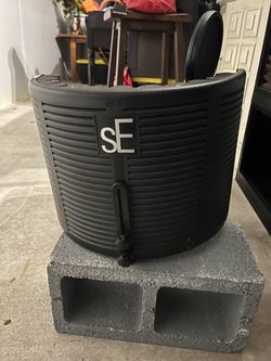 SE vocal booth WITH Mic stand