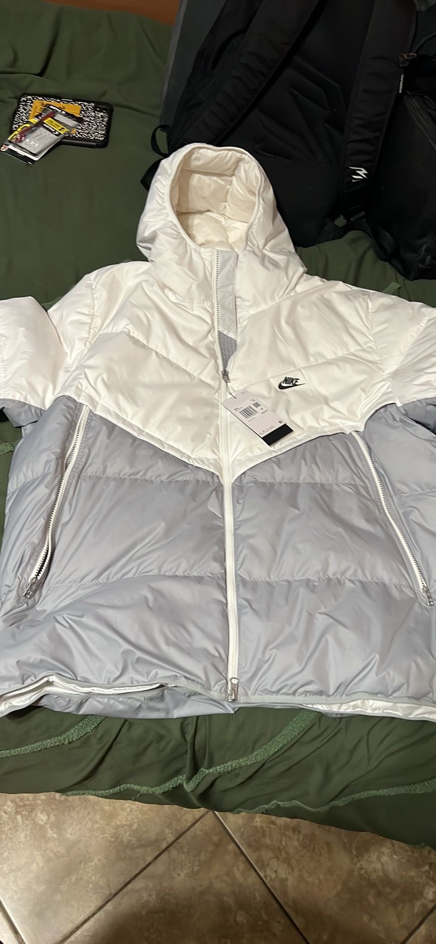 XXL White Nike Puffer Jacket