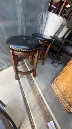 2 Rotating stool