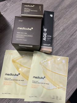 Medicube Deep Vita C and Age-R Skincare Set