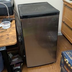 Mini Fridge Sanyo 
