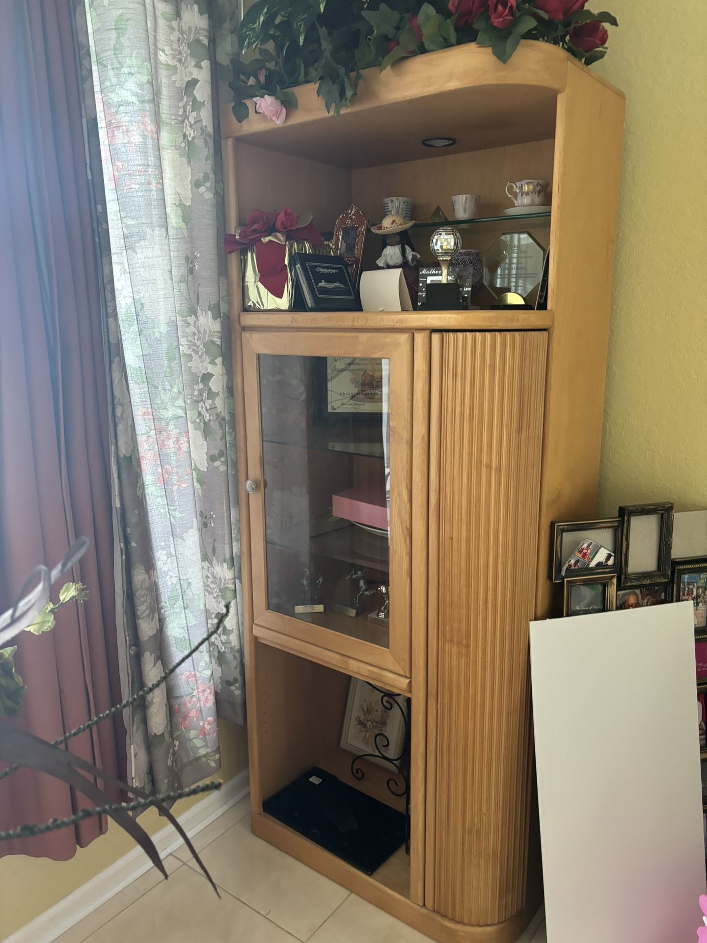 Corner Shelf / Storage Space 