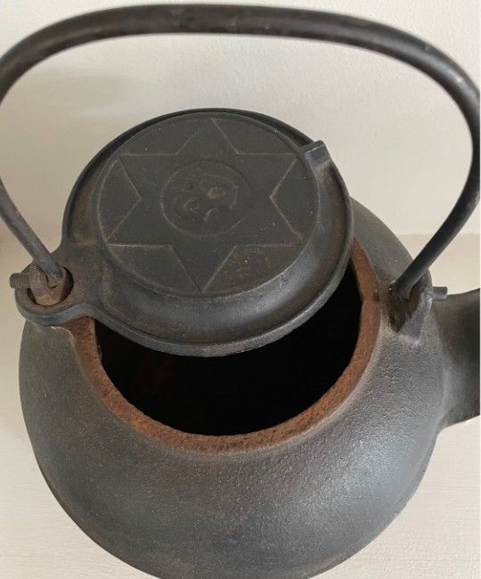 Antique Cast Iron Kettle No. 8