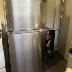 Samsung Top-Freezer Refrigerator 