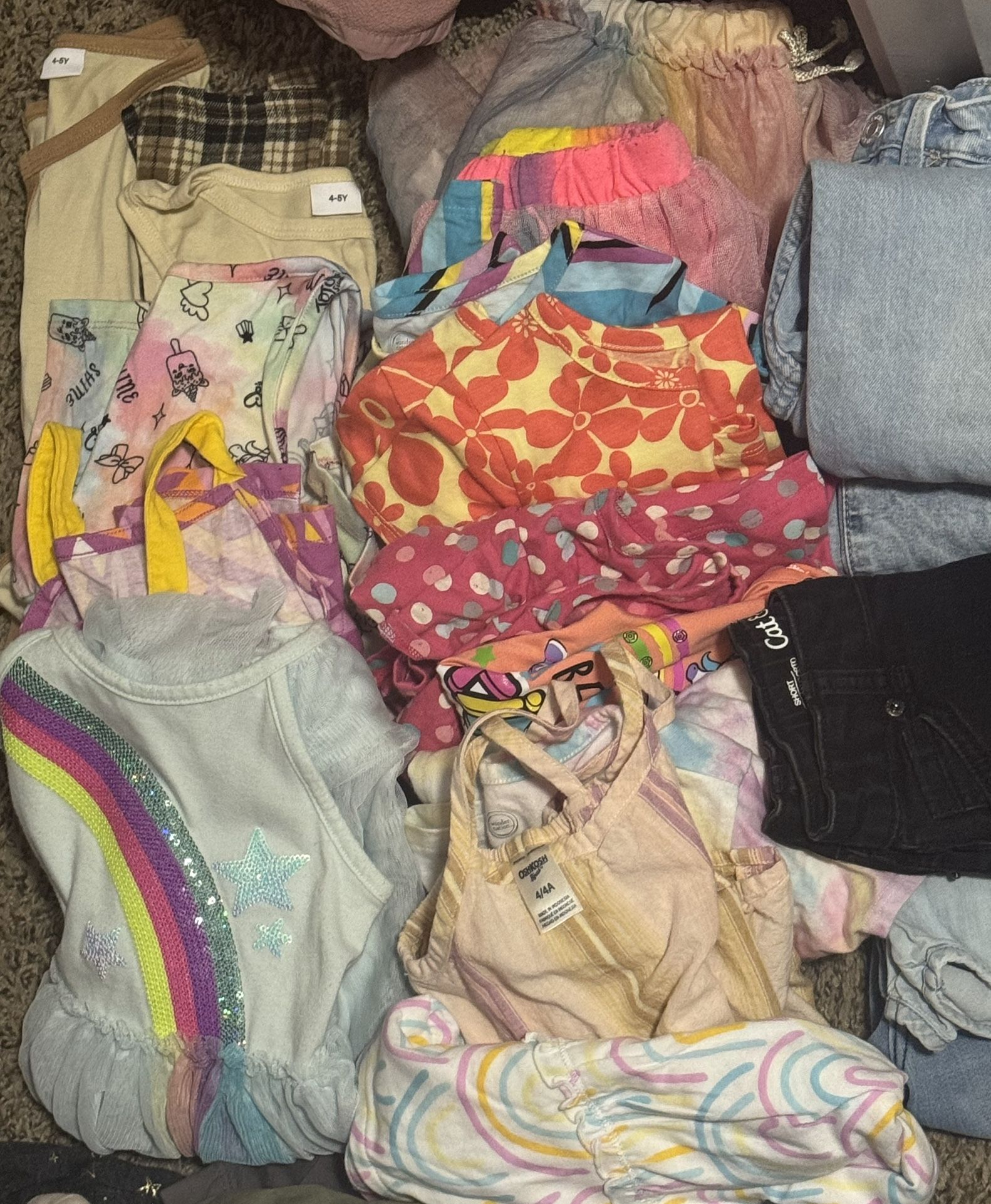 Girl 4T and size 5 Clothing. Gently used‼️‼️