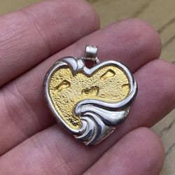 Vtg sterling silver 925 Gorham 2 tone heart pendant. It weighs 12.3g and measures 26x26mm without bail and 26x31mm with the bail.