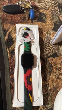 cuenta con su propia línea y se adapta a su celular reloj Apple cuenta con su propia línea y se adapta a su celular