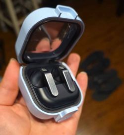 Samsung galaxy buds 4 with case