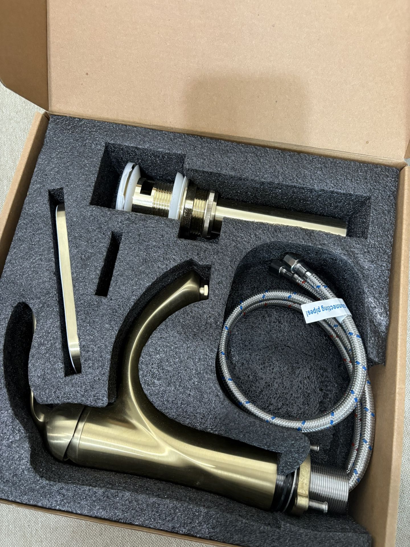 Gold Bathroom Faucet, Single Hole Bathroom Faucet Single Handle Vanity Faucet, Bathroom Sink Faucet with Pop up Drain Assembly, Deck Plate Included